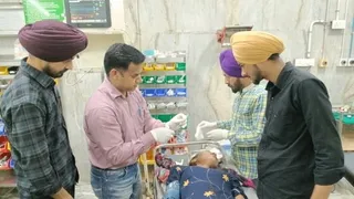 अस्पताल में उपचाराधीन युवती।