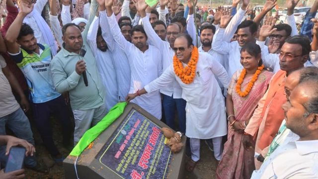 जामताड़ा में मंत्री इरफान अंसारी ने योगी आदित्यनाथ पर दिया विवादित बयान, यूपी में मांगा राष्ट्रपति शासन
