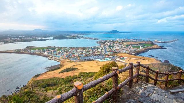 Jeju Island जाने वाले भारतीयों के लिए एडवाइजरी जारी, इंफ्लुएंसर को हिरासत में रखने के बाद हुआ था विवाद