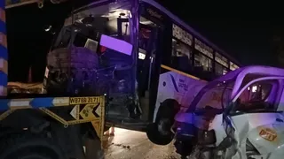 बस की टक्कर से गिरे मजदूरों को ट्रक ने रौंदा