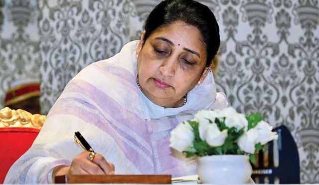 https://www.jagranimages.com/images/2026/02/26/article/image/sunetra-1772108978014.jpg