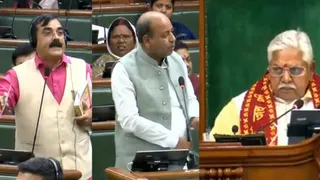 भाजपा विधायक जीवेश कुमार, मंत्री अरुण शंकर प्रसाद की बातें सुनते विधानसभा अध्यक्ष प्रेम कुमार।
