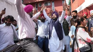 AAP ने चंडीगढ़ में मनाया 'सत्य की जीत' का जश्न