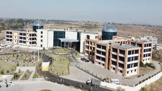 केंद्रीय विश्वविद्यालय में सीबीआई की छापेमारी पूरी, 100 से अधिक फाइलें जब्त।