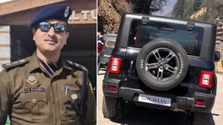 मनाली में डीएसपी केडी शर्मा के निर्देश पर बिना नंबर प्लेट की थार का चालान किया गया।