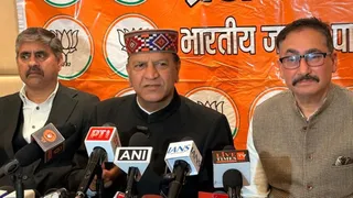 धर्मशाला में शनिवार को पत्रकारों से बातचीत करते भाजपा अध्यक्ष डॉ. राजीव बिंदल व अन्य।