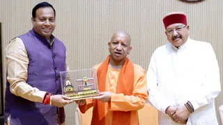 पर्यटन मंत्री सतपाल महाराज और बीकेटीसी के अध्यक्ष हेमंत द्विवेदी ने शनिवार को लखनऊ में उत्तर प्रदेश के मुख्यमंत्री योगी आदित्यनाथ से भेंट की। सूवि