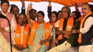 मॉडल टाउन में आयोजित 'पहला वर्ष बदलाव का एक साल विकास का' जन चर्चा सम्मेलन को संबोधित करती मुख्यमंत्री रेखा गुप्ता।