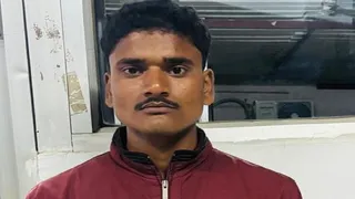 एसटीएफ के हत्थे चढ़ा 50 हजार का इनामी गोतस्कर मो. आमिर। सौजन्य : पुलिस मीडिया सेल