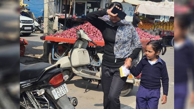 Punjab Weather: पंजाब में बदला मौसम का मिजाज, मार्च की शुरुआत में ही बढ़ी गर्मी; पढ़ें अगले 24 घंटे का अनुमान
