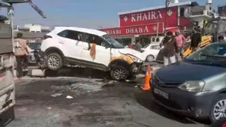 देहरादून - हरिद्वार हाईवे पर माजरी ग्रांट में अनियंत्रित होकर डिवाइडर पर चढ़ी कार जागरण