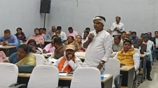 धनबाद जिला परिषद की बोर्ड बैठक में हंगामा। (जागरण)