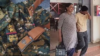 बरामद नकली वर्दी और कोर्ट ले जाती पुलिस। (जागरण)