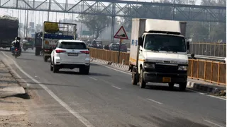 प्रदेश सरकार ने मंगलवार को बजट में पूर्वी फरीदाबाद (ग्रेटर फरीदाबाद) से पश्चिमी फरीदाबाद (बड़खल मार्ग) तक 17 किलोमीटर लंबा एलिवेटेड मार्ग की घोषणा की है। प्रतीकात्मक तस्वीर