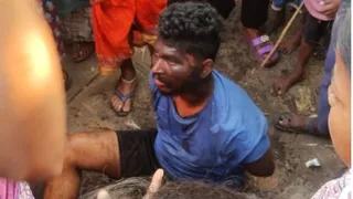 दुष्कर्म के आरोपी को लोगों ने पीटा। फोटो जागरण