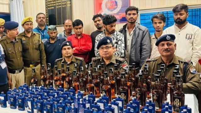 गाजीपुर में होली से पहले दो ट्रेनों से 41 लीटर शराब बरामद, पकड़े गए 8 तस्कर
