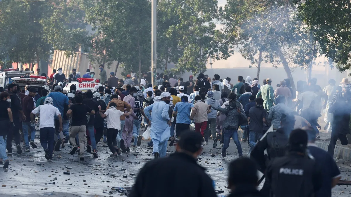 अमेरिकी दूतावास ने पाकिस्तान में बंद किया वीजा का काम, खामेनेई की मौत पर  प्रदर्शन के बाद फैसला - us embassy pakistan closes visa services amid  protests