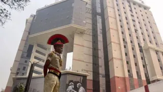 दिल्ली पुलिस में बड़ा प्रशासनिक फेरबदल, नौ जिलों के डीसीपी बदले गए; आनंद मोहन को तिहाड़ जेल की कमान