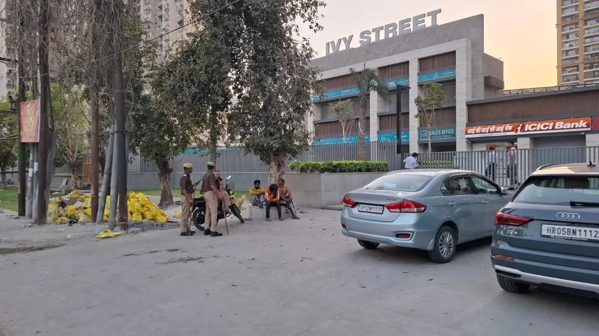 नोएडा में विवाहेतर संबंध को लेकर मारी गोली, प्रेमी साहिल सिंघल की मौत; महिला  के भाई ने की फायरिंग - Noida Shooting Man Killed In Extramarital Affair  Dispute