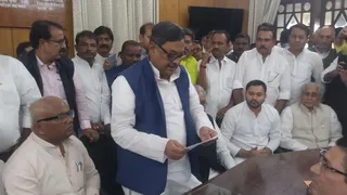 राज्यसभा के लिए नामांकन करते एडी सिंंह। फाइल