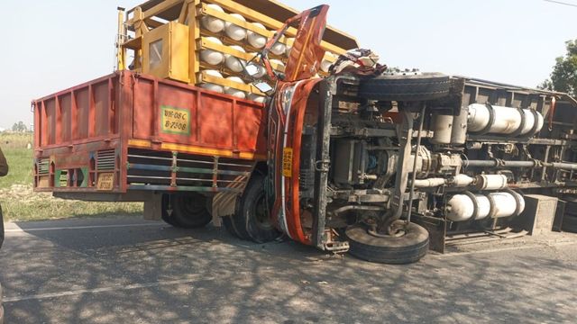 हरिद्वार में दो टैंकरों की भिड़ंत, एक से सीएनजी का रिसाव हुआ तो मचा हड़कंप