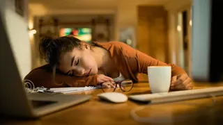 क्या आपको भी दिनभर महसूस होती है थकान? (Picture Courtesy: Freepik)