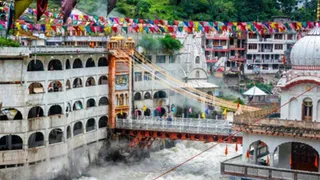 मणिकर्ण गुरुद्वारा में व्यक्ति का शव बरामद हुआ है।