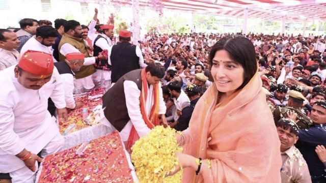 सैफई में रंग-गुलाल की जगह फूलों की बारिश, अखिलेश-डिंपल और शिवपाल ने कार्यकर्ताओं संग खेली होली
