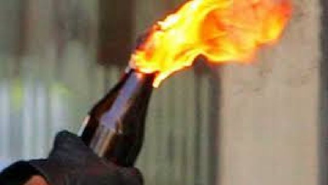मुसाबनी: Bike Stunt रोकने पर ग्राम प्रधान के घर पेट्रोल बम से हमला; धोबनी गांव में दहशत का माहौल
