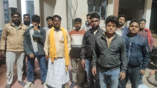 रोहतास में पकड़े गए यूपी के 12 संदिग्धों से सनसनी: बच्चा चोर या ठग गिरोह से जुड़ा है कनेक्शन?
