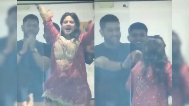 IND vs ENG: साक्षी ने गलत समय पर दिखाई ओवर एक्साइटमेंट तो MS Dhoni ने दिया मस्तमौला रिएक्शन... Video हुआ सुपरहिट