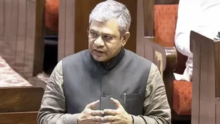 ममता सरकार के कारण बंगाल में अटकी कई रेल परियोजनाएं(फाइल फोटो)