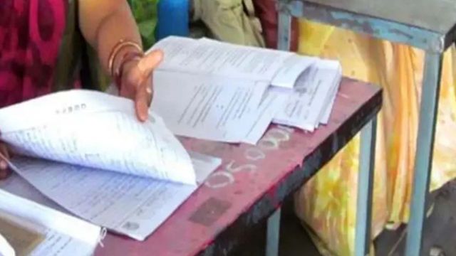 'मेरी क्यूट मेम.. पास कर दीजिएगा, प्‍लीज', मैट्रिक-इंटर कॉपी चेकिंग में गीत-कहानियों से दिखी बच्चों की कल्पनाएं
