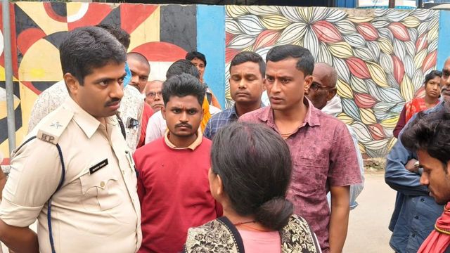 सीतामढ़ी में युवक को मारकर फेंका, शव लेने गई मां-बहन को भी बांधकर पीटा; आरोपी सरपंच की गिरफ्तारी की मांग 
