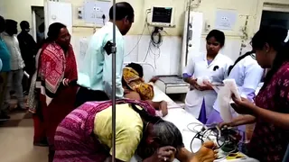 रोते-बिलखते परिजन। (जागरण)