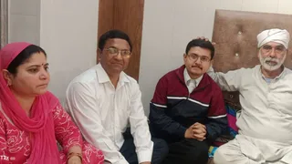 नाहन के सुशांत चौहान परिवार के साथ। जागरण