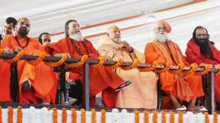 जनसभा स्थल पर संतों के लिए खास स्थान बनाया गया। जहां से संतो ने केंद्रीय मंत्री अमित शाह और मुख्यमंत्री पुष्कर सिंह धामी को आशीर्वाद दिया। जागरण
