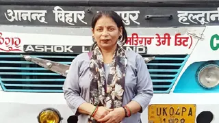हल्द्वानी रोडवेज स्टेशन में कार्यरत महिला परिचालक कविता जोशी। जागरण