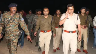 मौके पर मौजूद पुलिस की टीम। (जागरण)
