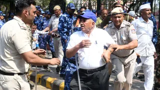 यूजीसी एक्ट के विरोध में जंतर-मंतर पर प्रदर्शन करते कई संगठनों के कार्यकर्ताओं को पुलिस ने हिरासत में लिया। जागरण