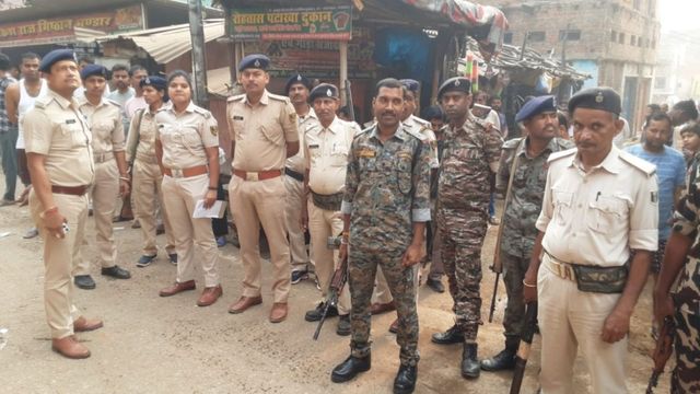 रोहतास में टीम इंडिया की जीत पर पटाखा फोड़ने से दो पक्षों में झड़प, पथराव से पुलिस वाहन क्षतिग्रस्त 
