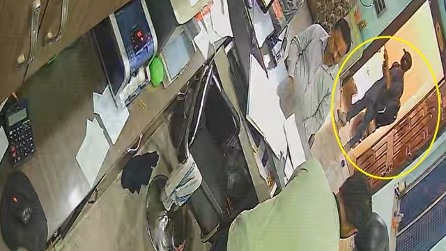 बिहार के समस्तीपुर में जर्दा कारोबारी से दिनदहाड़े 4.20 लाख की लूट, हथियारबंद बदमाश सीसीटीवी में कैद