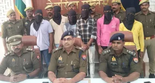 मामले का खुलासा करती पुलिस। जागरण