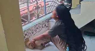 घटना के बाद रोती बिलखती एसएसबी महिला जवान। जागरण