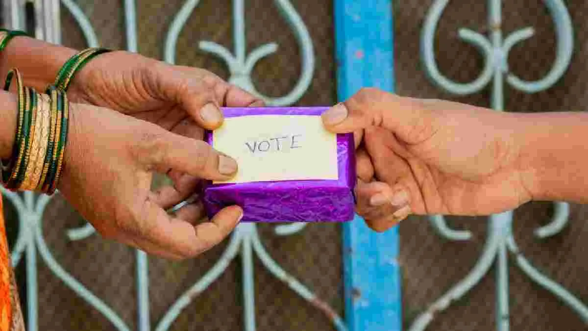 विचार: लोकतंत्र का उपहास उड़ाती रेवड़ी संस्कृति, अब लगाम जरूरी