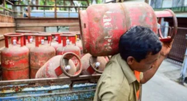 अमेरिका-ईरान तनाव का असर, लुधियाना में अब 30 दिन में मिलेगा घरेलू सिलेंडर; बढ़ी उपभोक्ताओं की टेंशन
