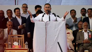 तेल संकट के चलते बांग्लादेश में विश्वविद्यालयों को बंद करने का आदेश। (रॉयटर्स)