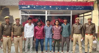 मदनपुर थाना के ग्राम हरनही के हैं आरोपित युवक। जागरण