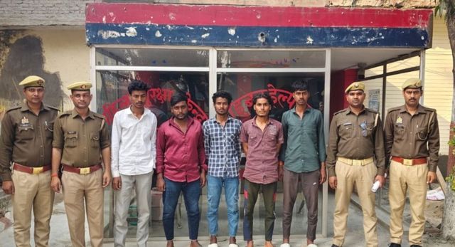 देवरिया में आपत्तिजनक वीडियो बनाने वालों पर पुलिस मेहरबान, शांति भंग में चालान
