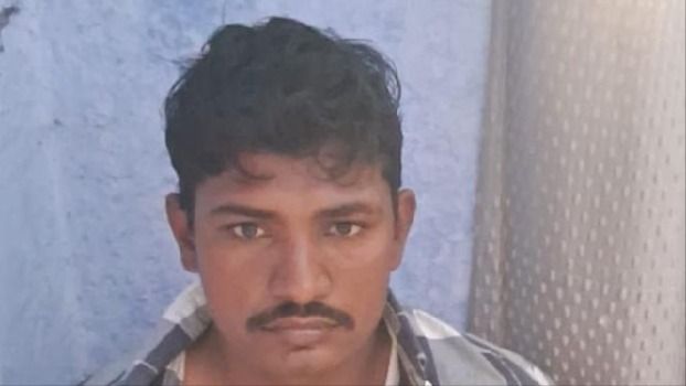 रामपुर में खैर की लकड़ी तस्करी में मुख्य तस्कर गिरफ्तार, एक की तलाश जारी
